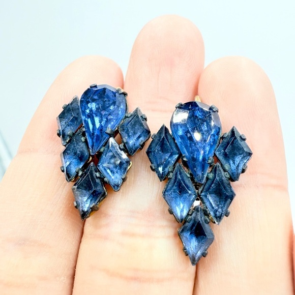 Vintage Czechoslovakia Crystal Blue Screw Back Earrings Marked On Screw - Picture 1 of 7